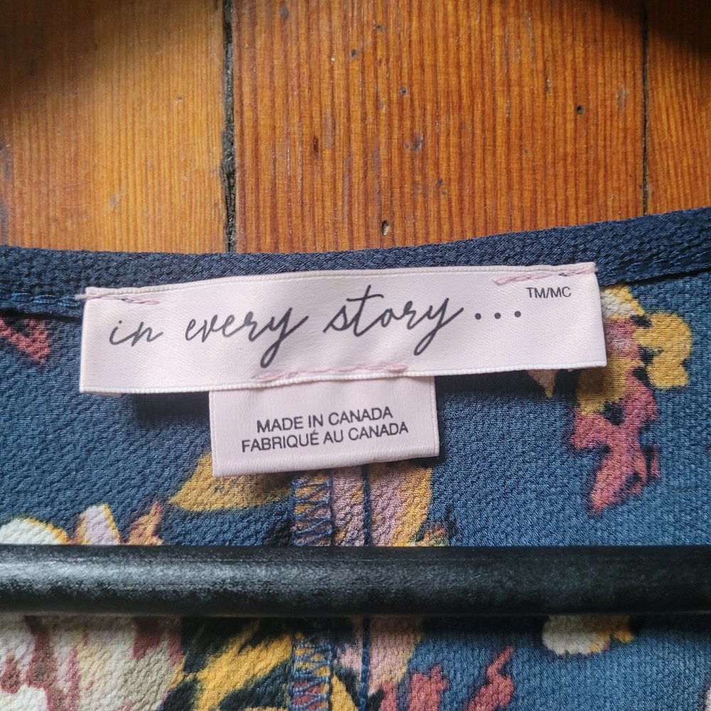 Deep V Floral Navy Blouse, size 3X - Picture 9 of 10